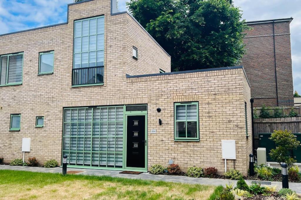 A House Designed For You… Edmonton Exterior photo